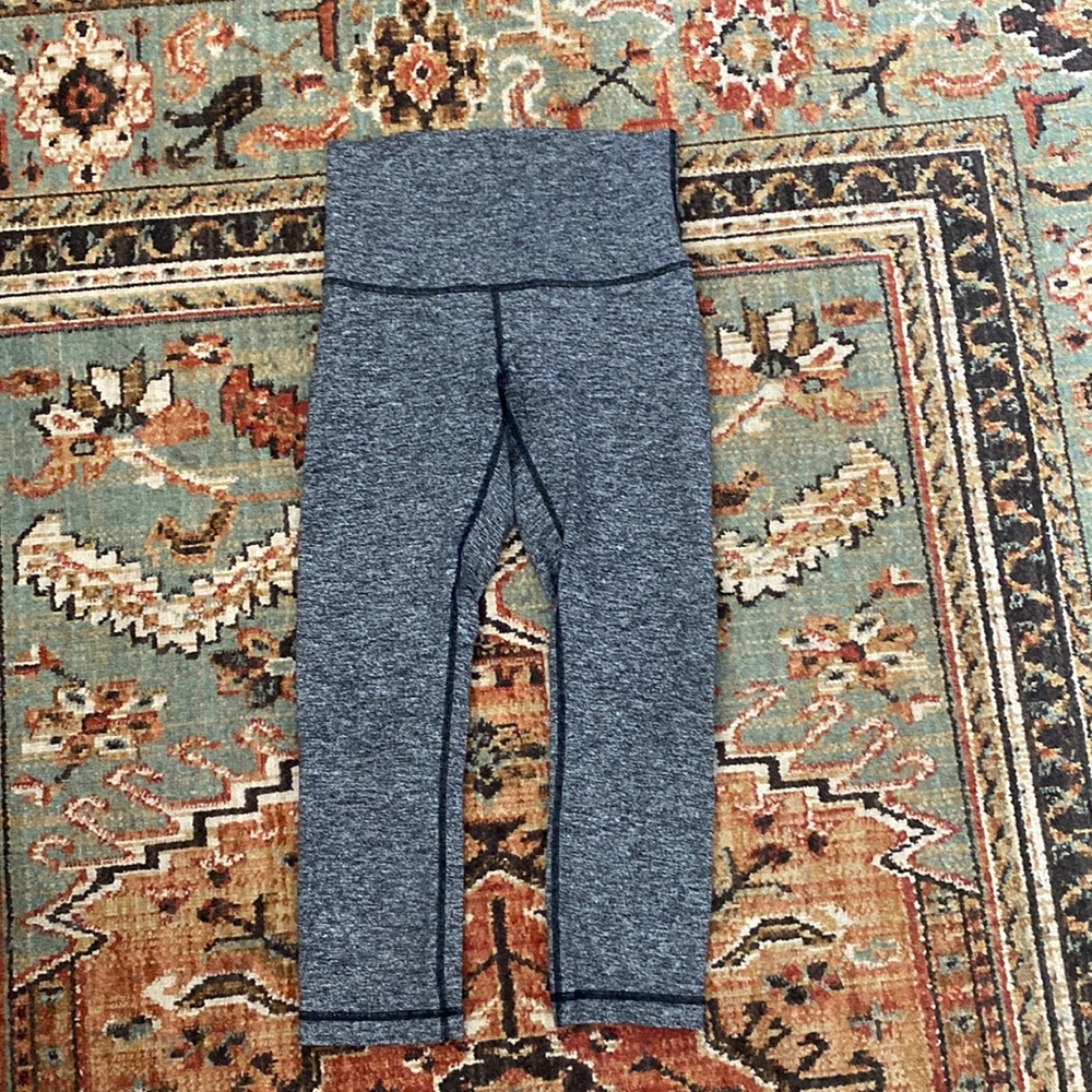 Lululemon cropped size 6 leggings.